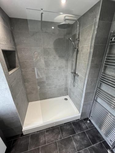 walk-in shower tray