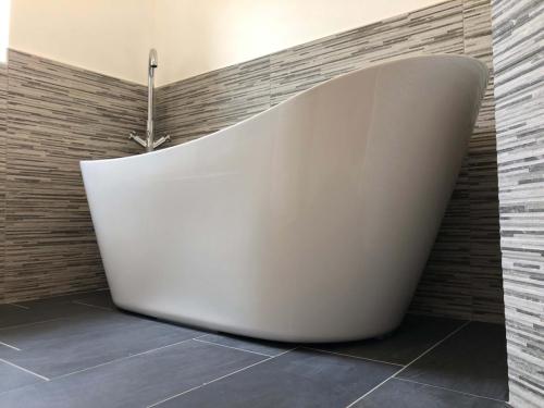 free standing bath